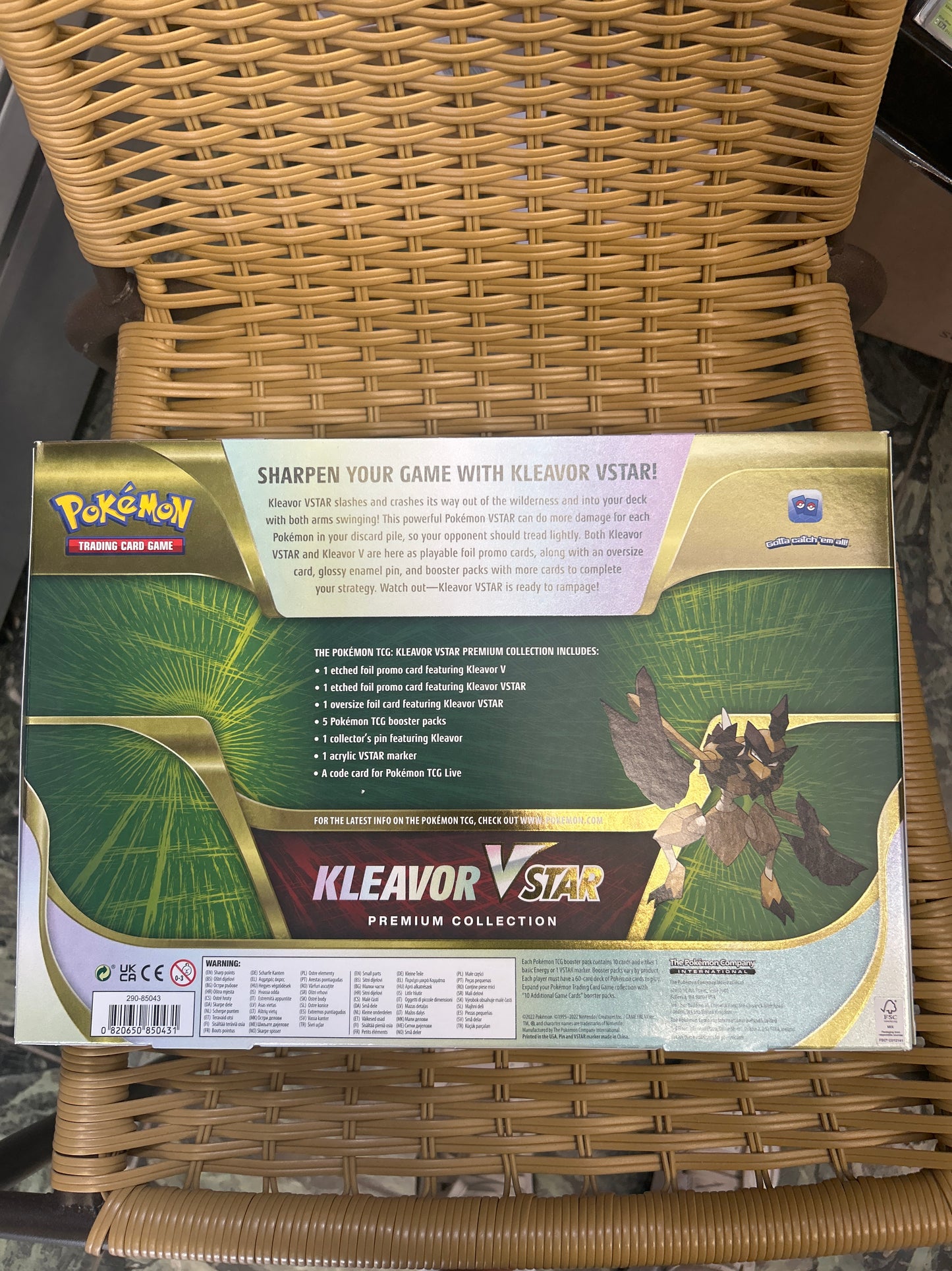 Pokémon Kleavor V Star premium Collection Box