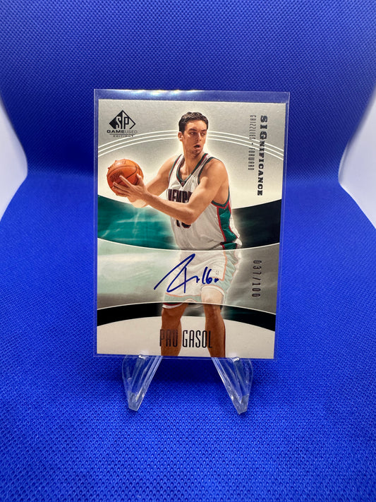 Pau Gasol SP Game Used Edition 2004 On Card Autograph /100